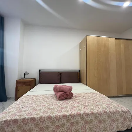 아파트 2bdr Just Off Seafront *