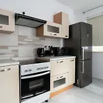 2bdr Just Off Seafront דירה סליאמה