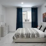 2bdr Just Off Seafront Apartament *