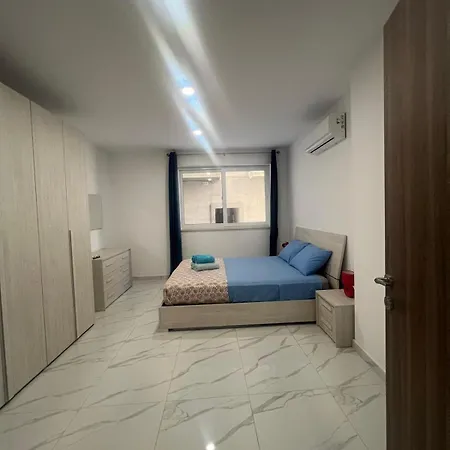 2bdr Just Off Seafront Sliema