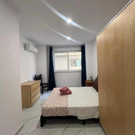 Apartment 2bdr Just Off Seafront *