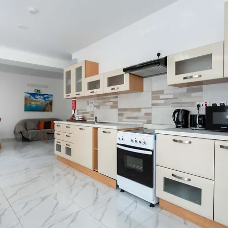 Apartament 2bdr Just Off Seafront Sliema