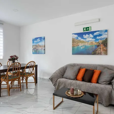 2bdr Just Off Seafront