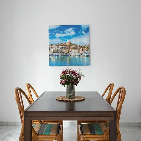 2bdr Just Off Seafront Apartament Sliema