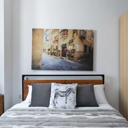 2bdr Just Off Seafront