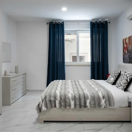 2bdr Just Off Seafront Appartamento *