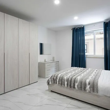 Appartamento 2bdr Just Off Seafront *