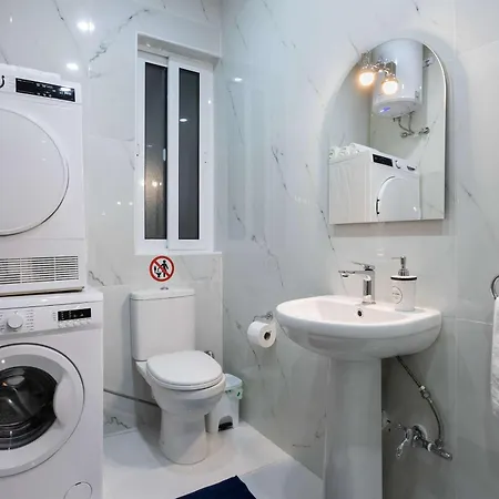 2bdr Just Off Seafront *