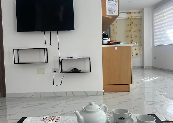 2bdr Just Off Seafront Apartament