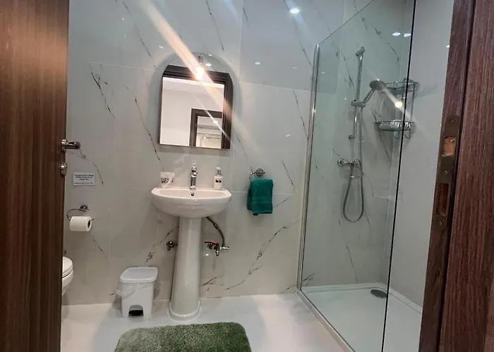 2bdr Just Off Seafront Apartament