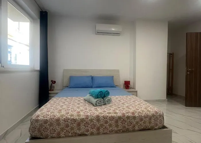 2bdr Just Off Seafront *