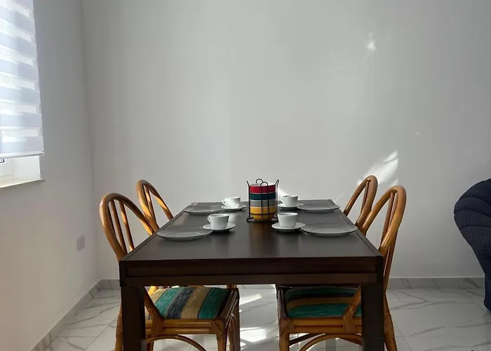 2bdr Just Off Seafront * Sliema