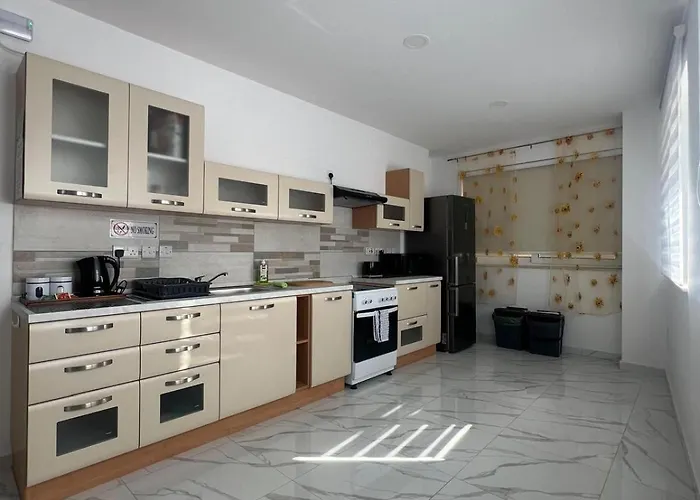 2bdr Just Off Seafront Apartament