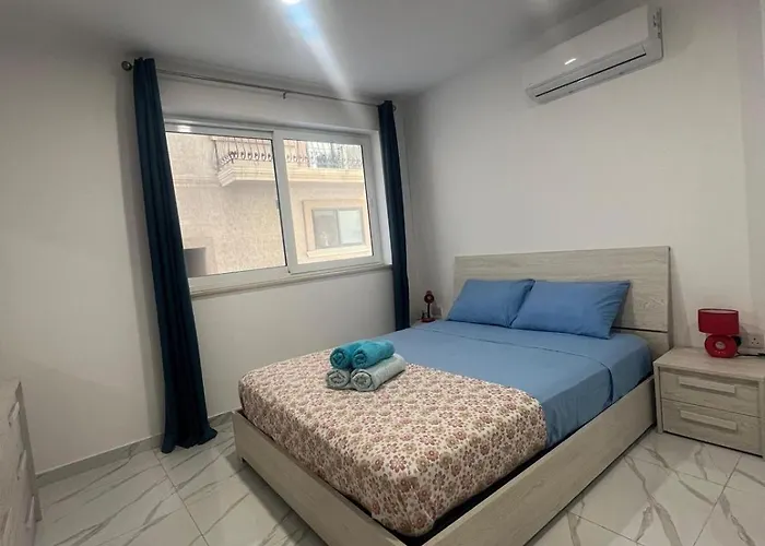 Apartament 2bdr Just Off Seafront