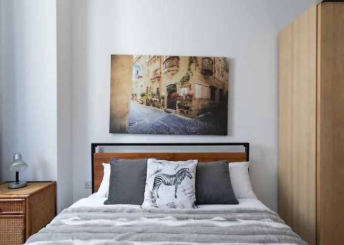 2bdr Just Off Seafront