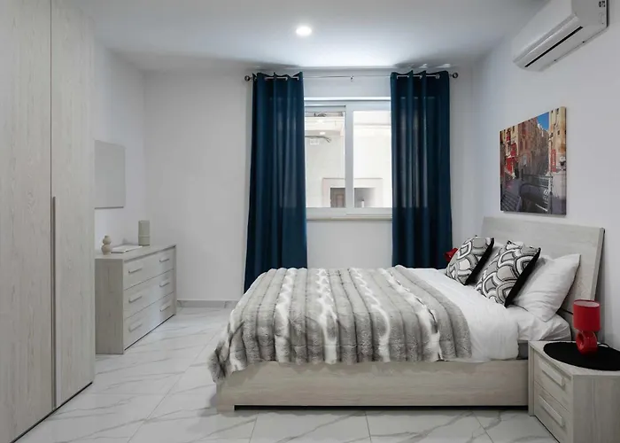 2bdr Just Off Seafront Appartement *