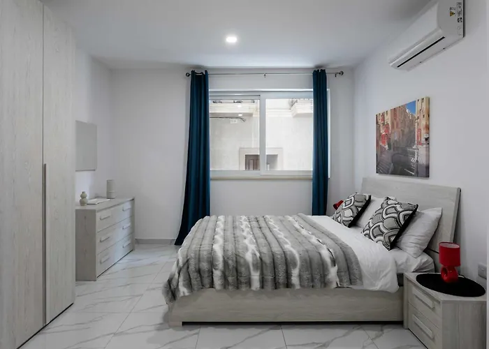 2bdr Just Off Seafront Sliema