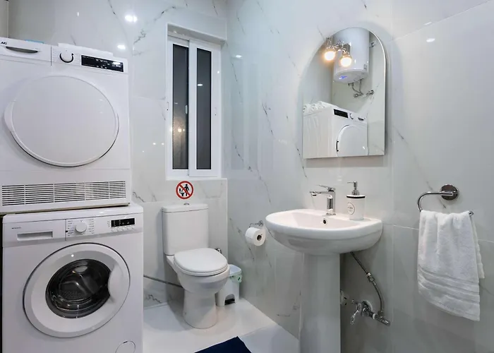 2bdr Just Off Seafront *