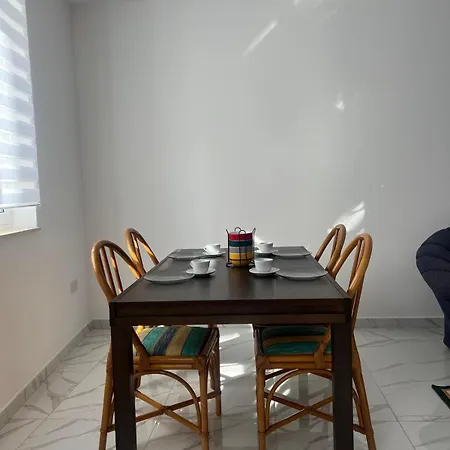 2bdr Just Off Seafront * Sliema